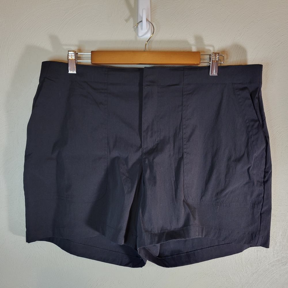 NWT Eddie Bauer Womens Hiking Shorts - Size 16
